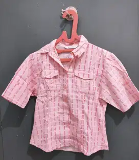 Kemeja wanita motif garis kecil