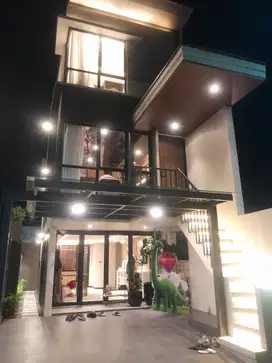 Rumah 3 lantai 3 kamar 500jtan berkelas bebas banjir lippo cikaeang