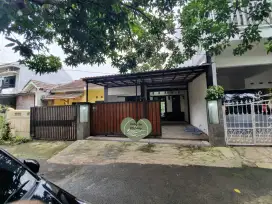 DIJUAL RUMAH SIAP HUNI ASRI ADA KOLAM RENANG