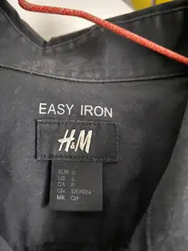 Kemeja HNM slim fit hitam