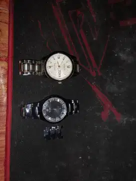 Jam tangan pria ambil keduanya