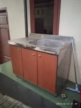Jual wastafel stenlis 3 pintu bawah kondisi bekas