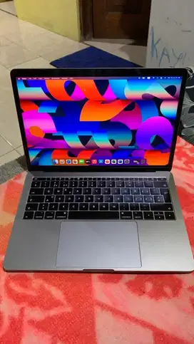 Macbook Pro 2017  Non Tochbar RAM 8GB SSD 256GB