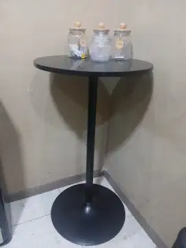 Meja bar 1 set masih layak