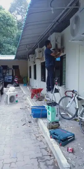Service ac cuci ac bongkar pasang ac tambah freon ac service kulkas