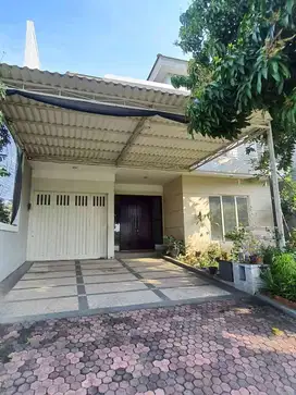 Rumah Modern Waterfront