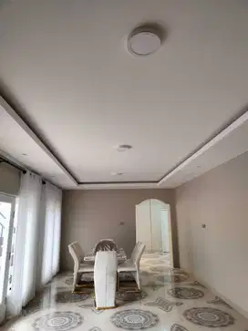 Buat plafon untuk keamanan kita di kantor