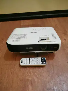 Epson eb-w04 proyektor layar projector