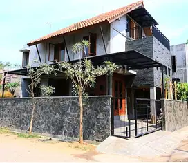 DIJUAL RUMAH VILLA CANTIK FULL FURNISHED DI BEKASI