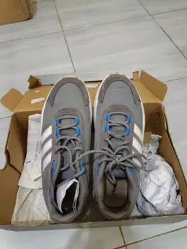 sepatu adidas running size 42