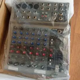 Mixer audio peavey pv8