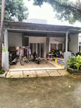 Rumah taman serua hook Bojong Sari Depok
