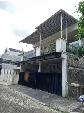 Rumah ASRI sebelah Taman komplek Jatibening Estete