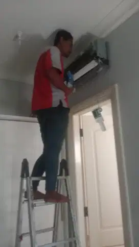 SERVICE AC, PERBAIKAN AC NETES TDK DINGIN,ISI FREON BONGKAR PASANG