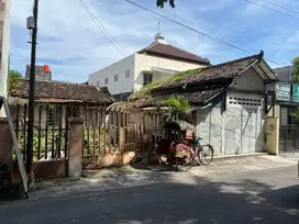 Tanah tengah kota area bisnis Kestalan pasar legi solo