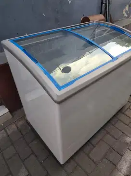 Freezer box sleding kaca 250ltr