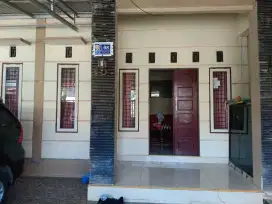Di kontrakkan rumah besrta isinya
