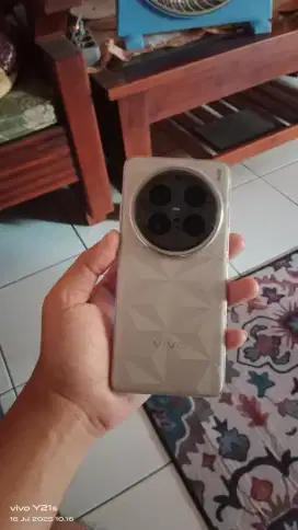 • Vivo X200 Pro •