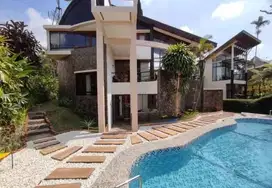 Villa Mewah Batu Dengan Kolam Renang Lokasi Istimewa
