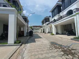 Rumah mewah 3 lantai palebon raya 50 M Majapahit pedurungan semarang