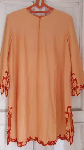 Tunik dengan bordir yg menarik