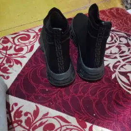 Di jual sepatu pria merek versace size 41