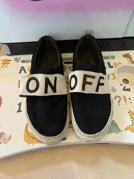 Sepatu second pull n bear sise 40