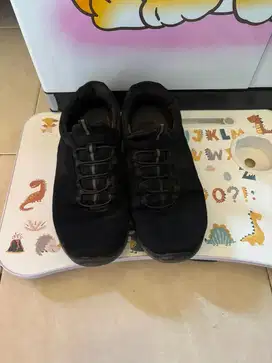 Sepatu running second skechers 41