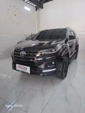 FORTUNER GR 2.8 HITAM 2023