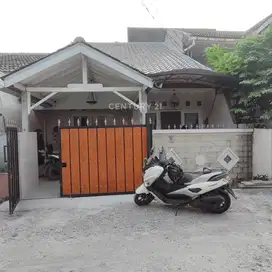 Rumah S H 1¼ Lt B Hijau Harapan Indah, Pejuang, Medan Satria, Bks