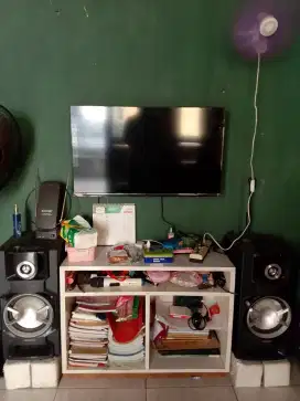 TV 32 n speaker Polytron