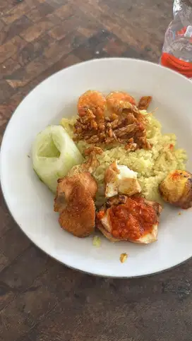 dicari karyawati untuk jualan