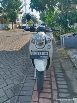 Scoopy putih 2018