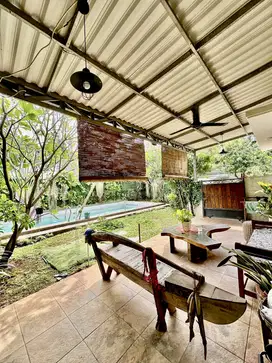 Dijual Villa Tropical cantik tenang serasa di Bali, dekat MRT & TOL
