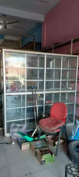 Etalase kaca besar ukuran 2mtr