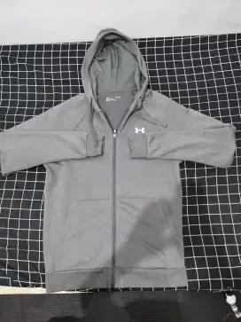 Sweater Under Armour Ukuran S US/M Indo Original Amerika