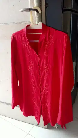 Baju atasan model kerah Cina