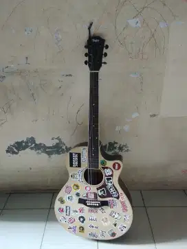 Gitar akustik second