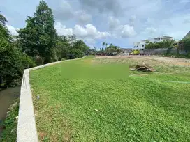 Tanah Los sungai sudah pondasi keliling di pantai berawa Canggu