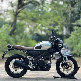 YAMAHA XSR 155 SILVER 2022 KM 1K PAJAK ON KAYAK BARU