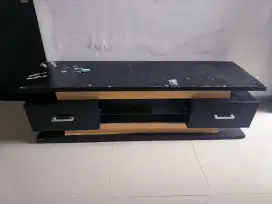 Meja bupet televisi bekas