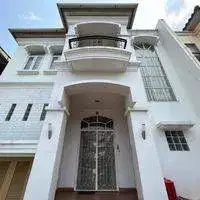 Dijual Rumah SHM 2 Lantai Permata Mediterania Full Furnished Srengseng