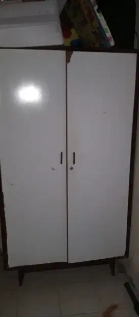 Lemari pakaian jati