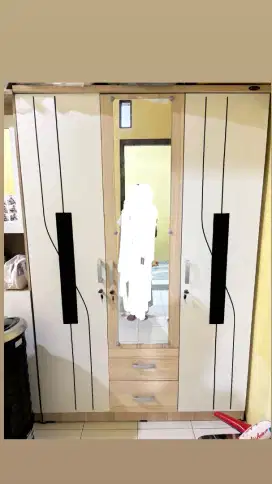 Lemari Baju 3 pintu