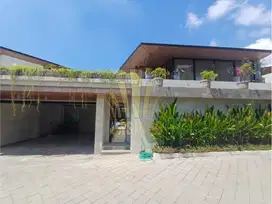 FOR SALE VILLA WITH VIEW OF SUNRISE IN SANUR
