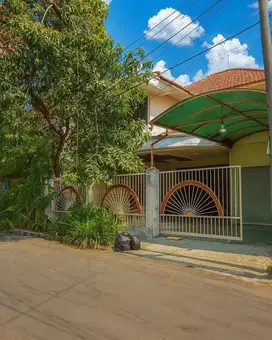 Rumah Darmo Permai Utara Siap Huni • Garasi • Carport 1