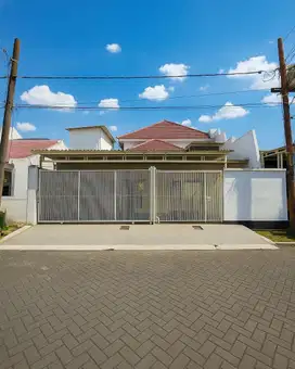 Rumah Manyar Tirtomoyo Strategis • Row 3 Mobil