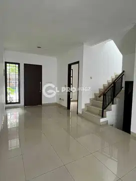 Sewa Rumah Green Lake City di Cluster Asia 6x16 Unfurnished Siap Huni 