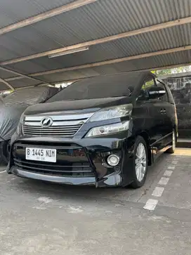 Mobil Toyota Vellfire 2012