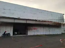 Disewakan gedung besar strategis cocok buat usaha dan kantor
